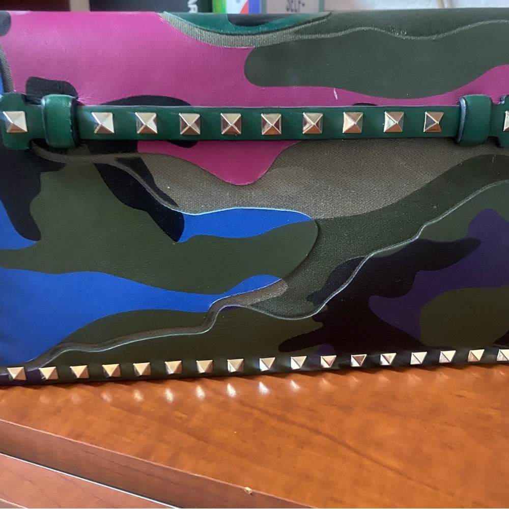 Valentino - Picture 3 of 5
